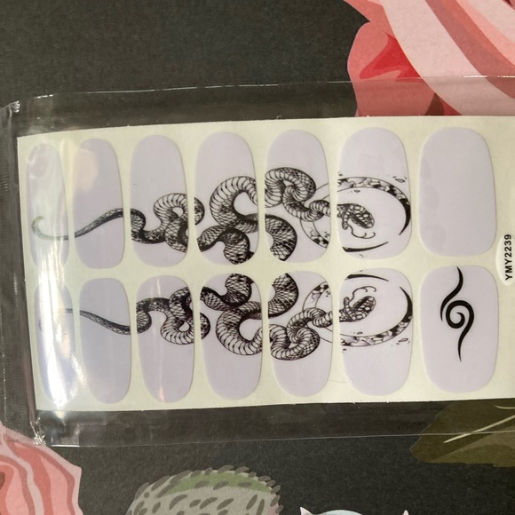 32 Pack Nail Wraps 2 of each design
